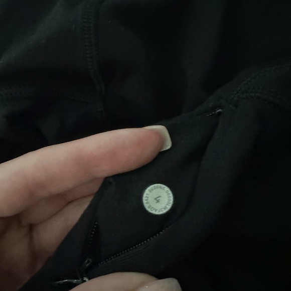 🖤NWOT LULULEMON | It’s Rulu Run Cropped Half Zip size 4🖤 - Picture 4 of 4